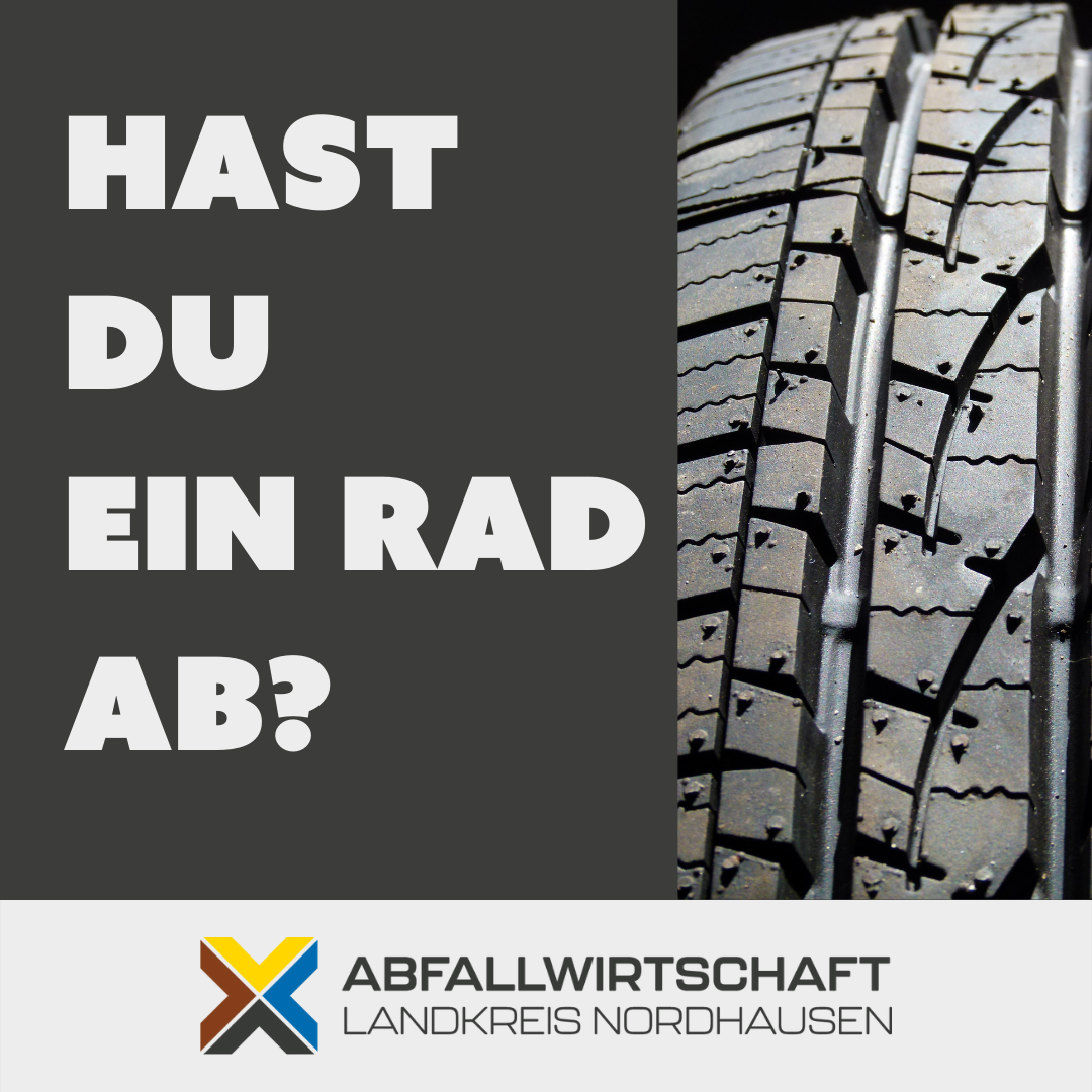 Nahaufnahme eines Reifenprofils mit der Aufschrift 'Hast du ein Rad ab?'